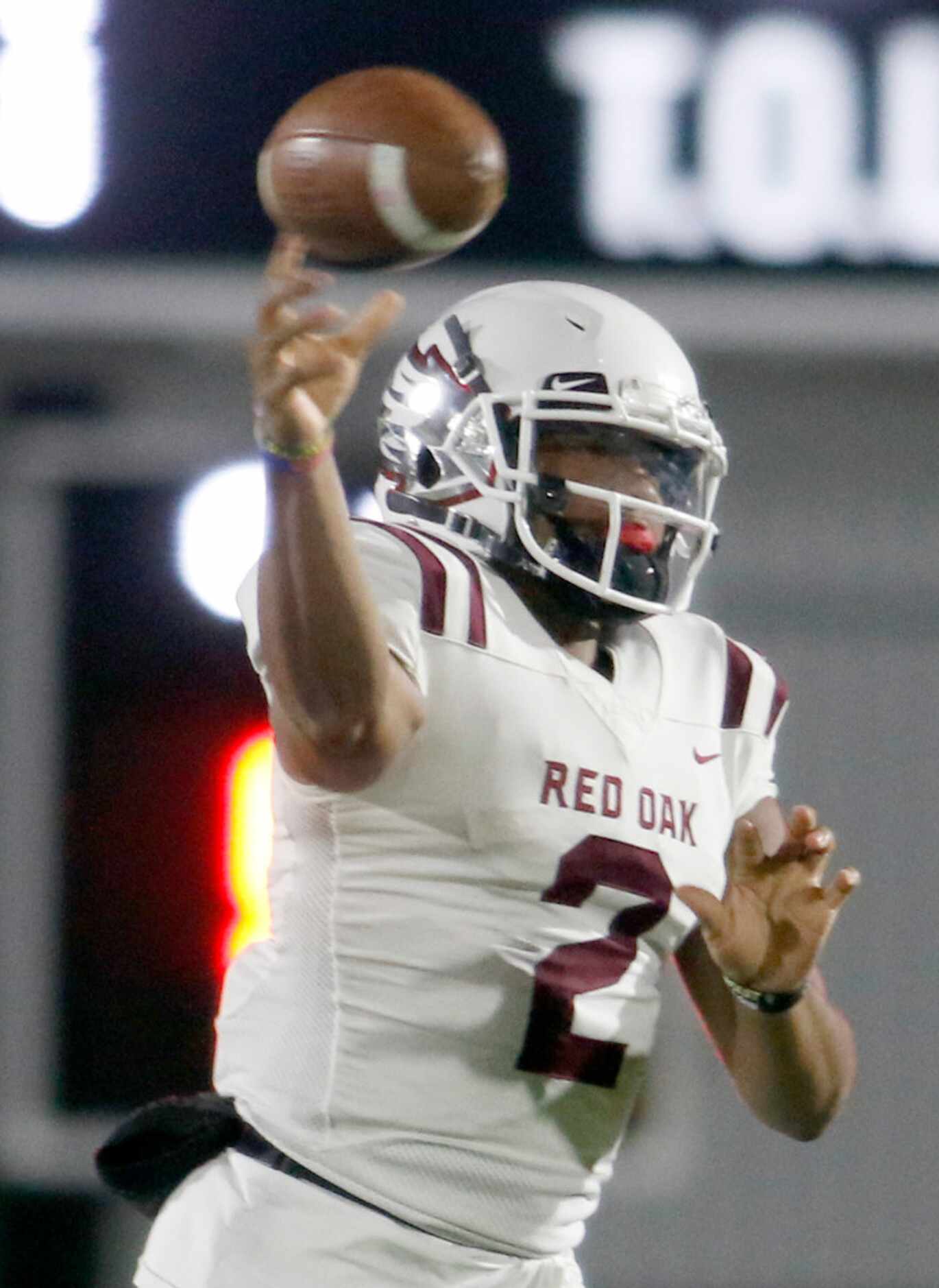 Red Oak quarterback Joshua Ervin (2) completes a pass for a first down during first quarter...