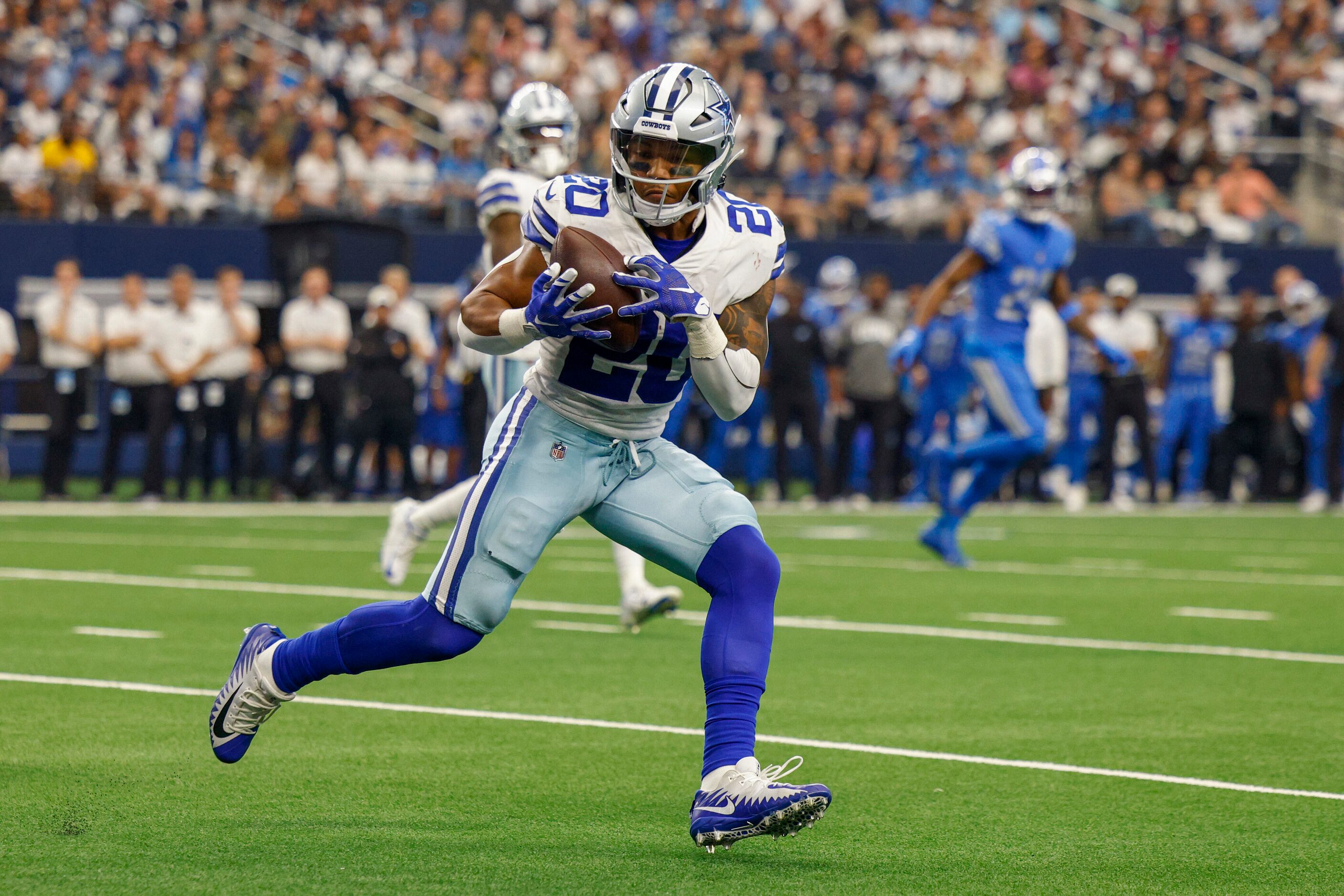 Dallas Cowboys running back Tony Pollard (20) catches a pass from quarterback Dak Prescott...