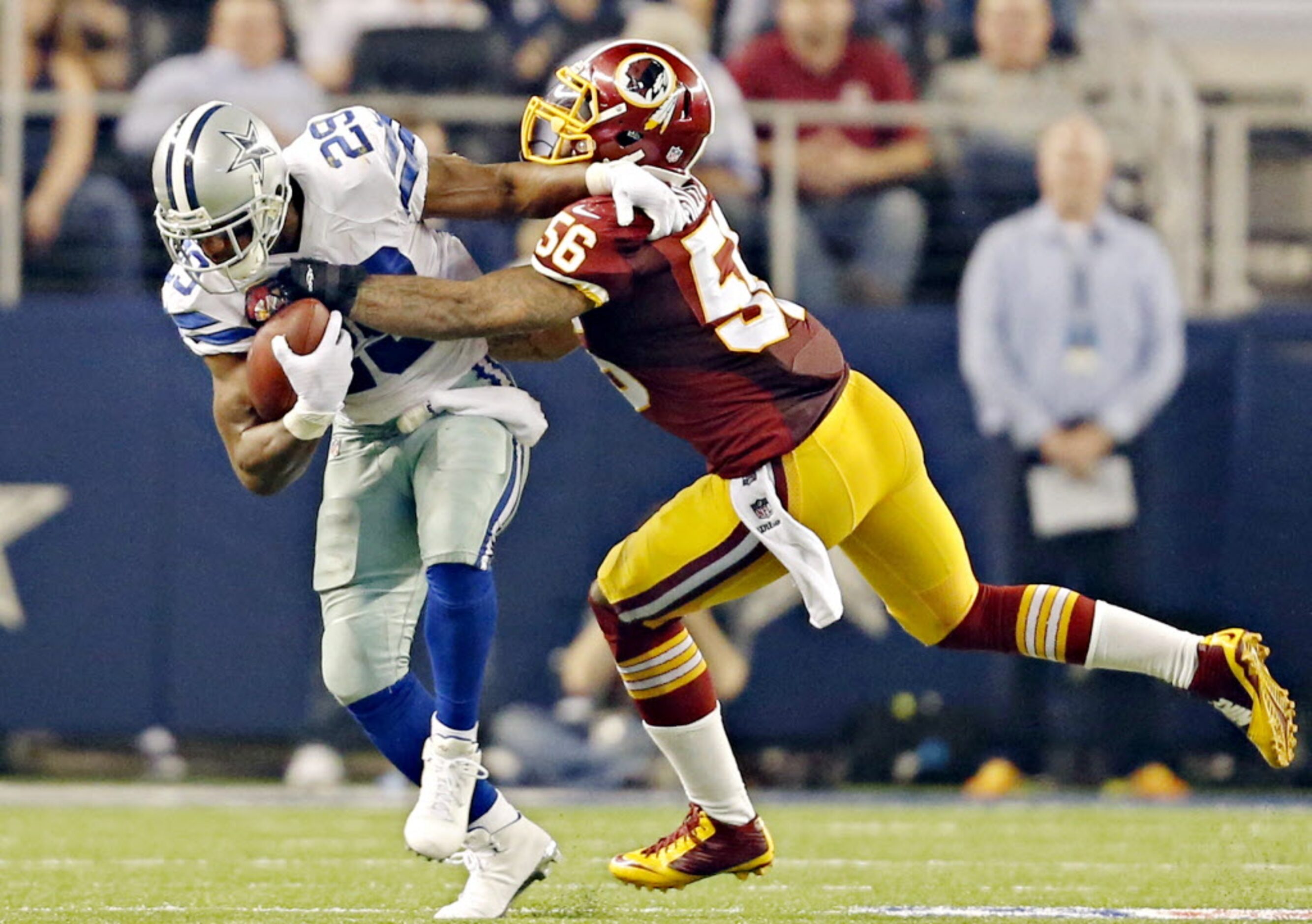 Dallas Cowboys running back DeMarco Murray (29) is brought down by Washington Redskins...