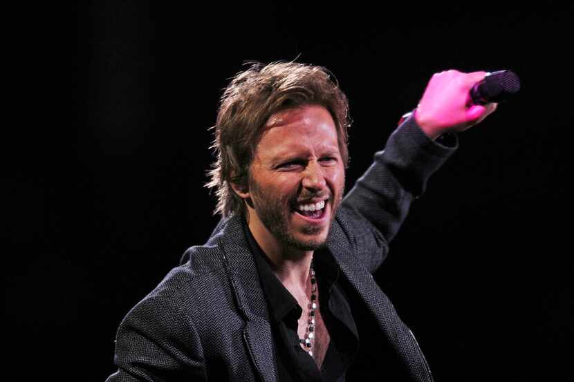 ARCHIVO- En esta fotografía de archivo del 26 de febrero de 2011, el cantante...