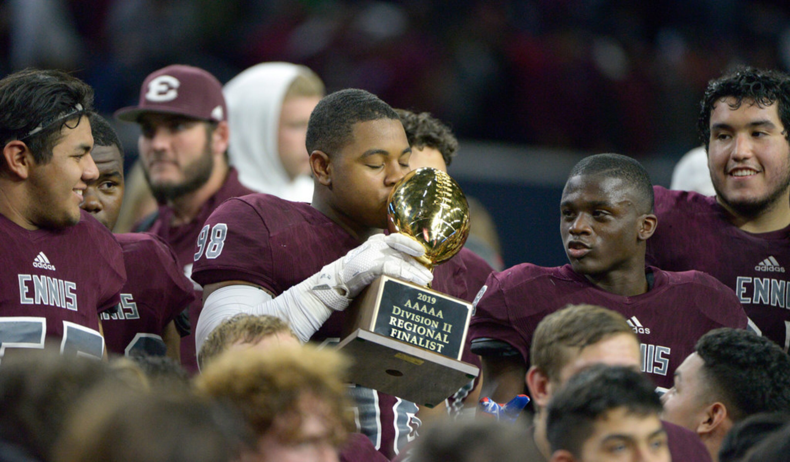 Ennis' Lazurus Becks (98) kisses the trophy after a Class 5A Division II Region  II...