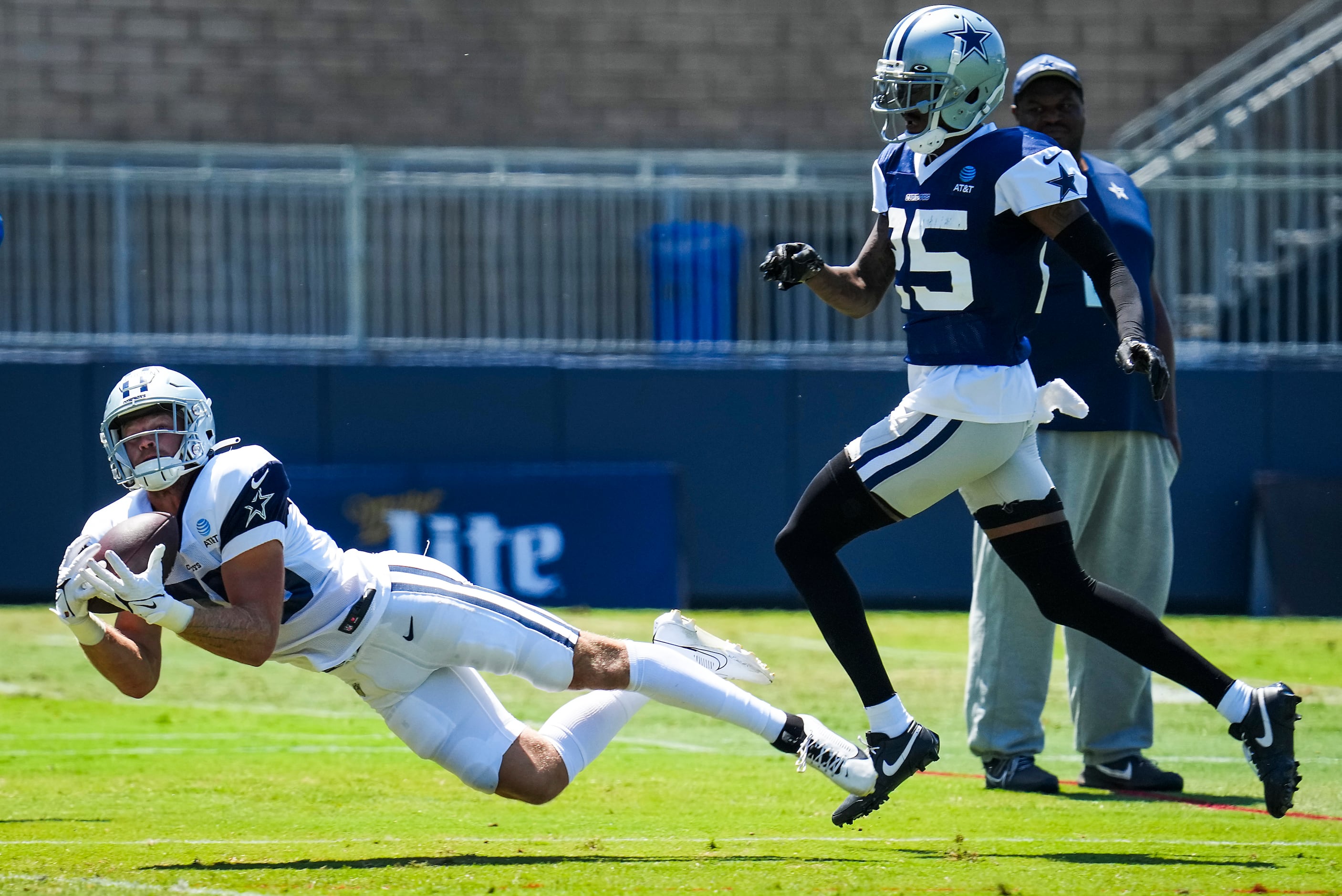 Fans watch during the Dallas Cowboys NFL football training camp Wednesday,  July 26, 2023, in Oxnard, Calif. (AP Photo/Mark J. Terrill Stock Photo -  Alamy