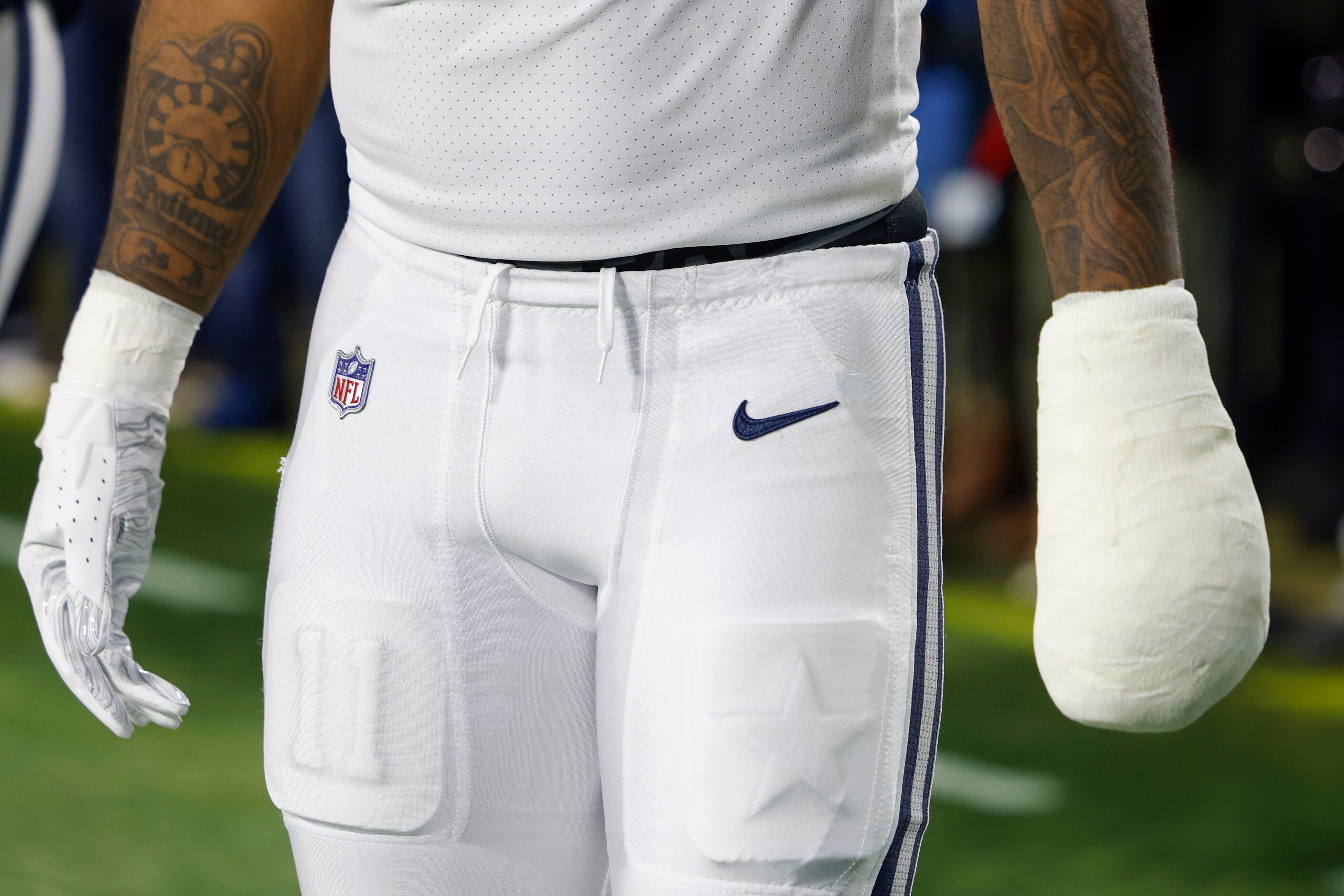 Dallas Cowboys linebacker Micah Parsons (11) warms up with a fully wrapped left hand after...