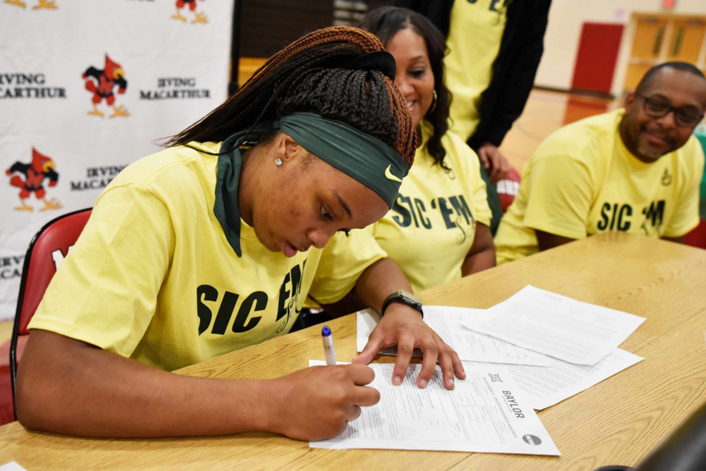 Irving MacArthur girls basketball player Sarah Andrews, signs her letter of intent to play...