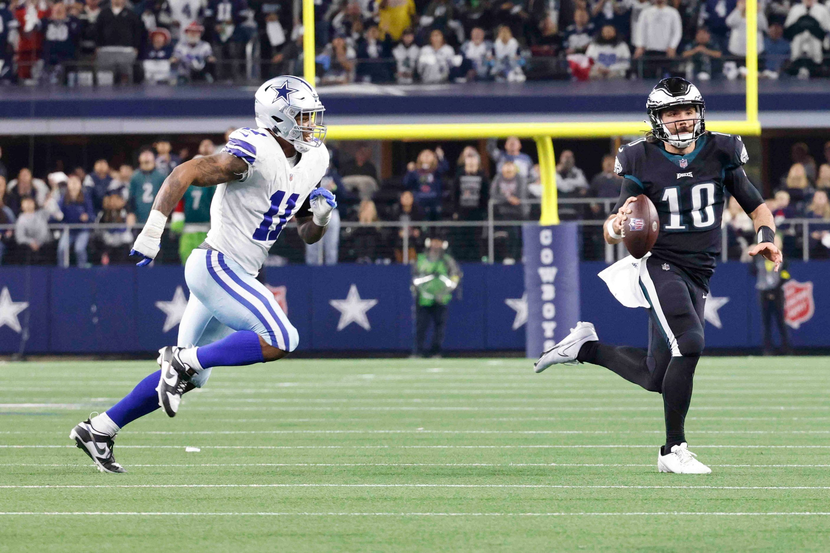 Philadelphia Eagles quarterback Gardner Minshew (10) scrambles away from Dallas Cowboys...