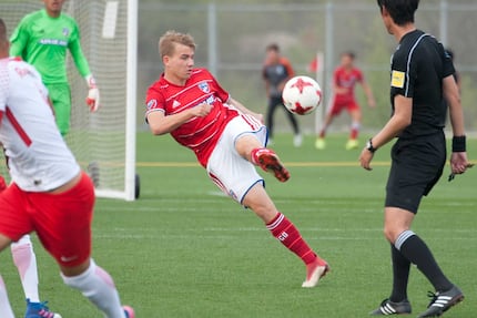 Paxton Pomykal playing for the FC Dallas U19s in the 2018 Dallas Cup against Red Bull Brasil.