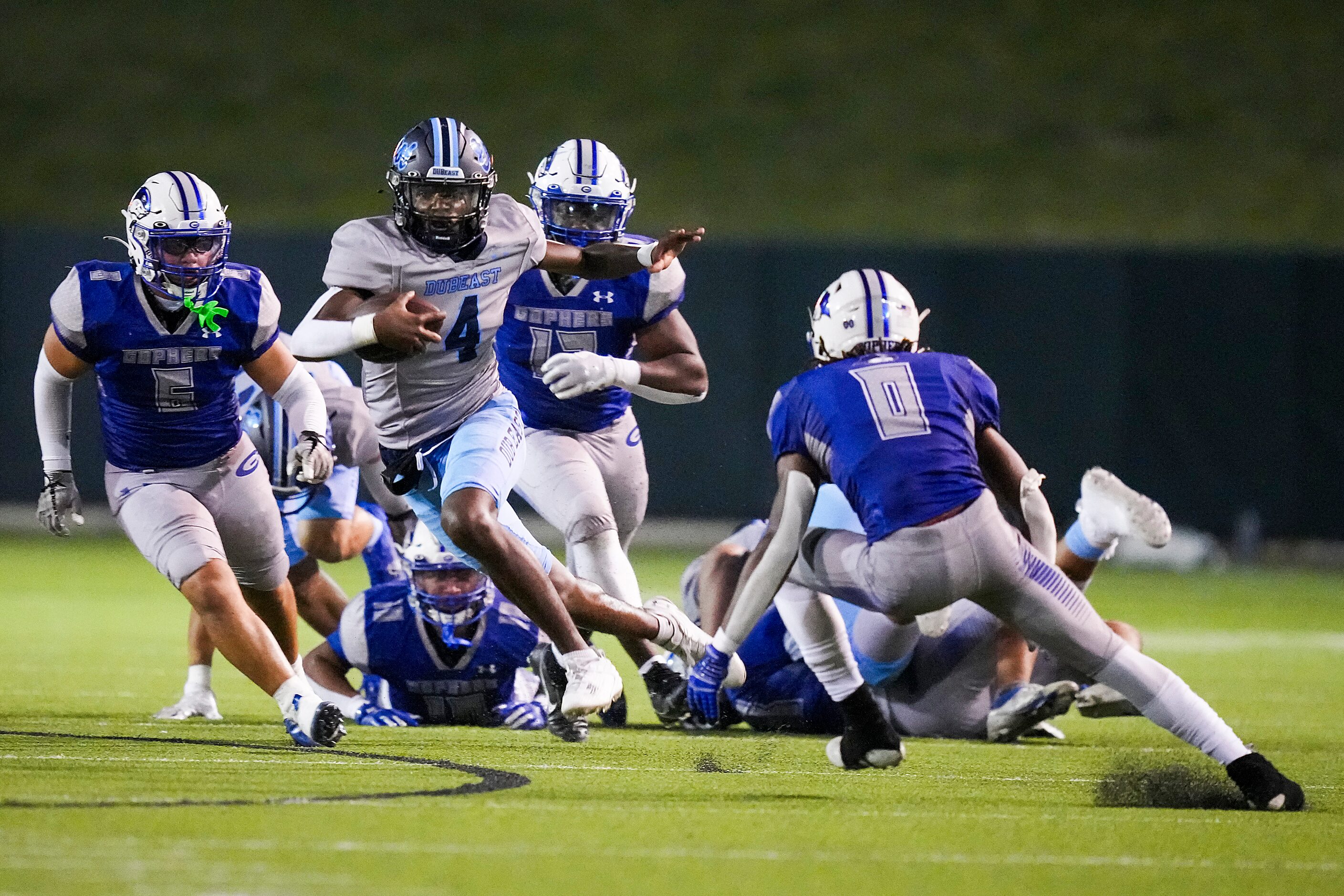 Wylie East quarterback Howard Fisher IV (4) breaks through the Grand Prairie defense on a ...