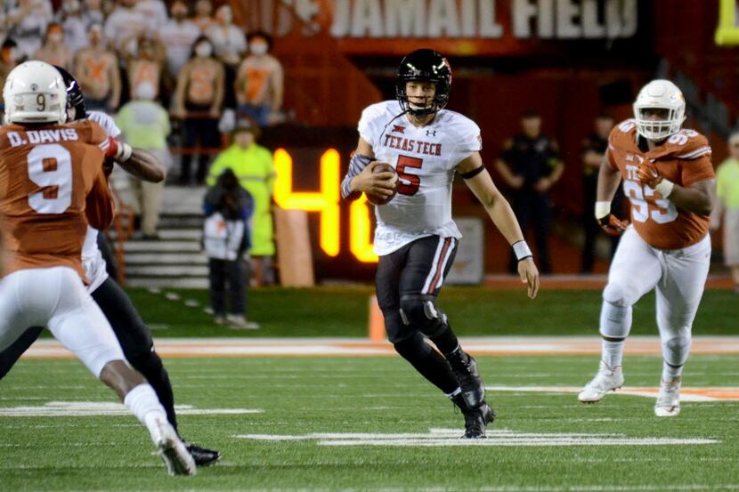 Texas Tech Red Raiders quarterback Patrick Mahomes II (5) carries the ball against the Texas...