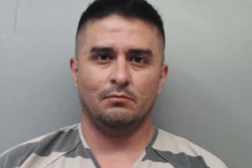 Juan David Ortiz, de 35 años, quedó preso en Laredo por cuatro cargos de homicidio y otros...