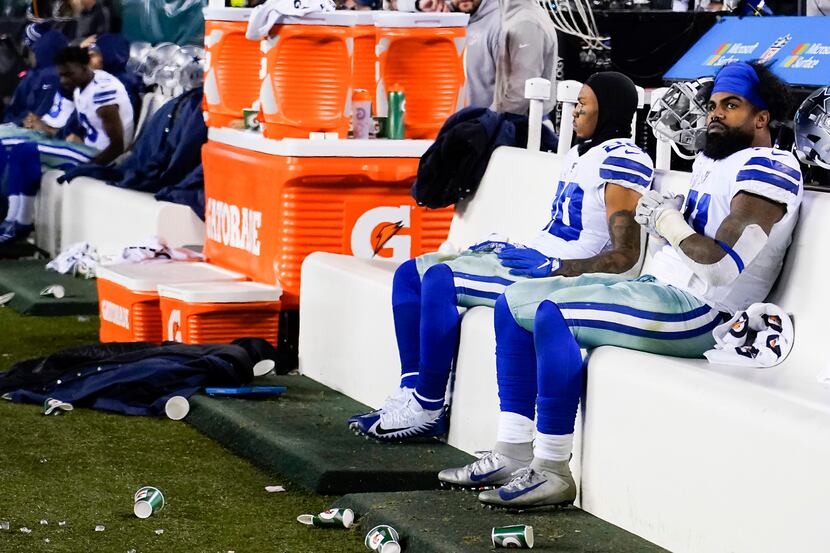 Dallas Cowboys running backs Ezekiel Elliott (21) and Tony Pollard (20) watch from the bench...