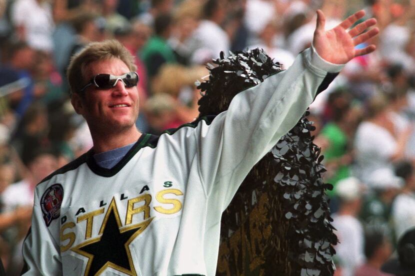 Dallas Stars right wing Brett Hull waves to the crowd during the Stanley Cup Championship...