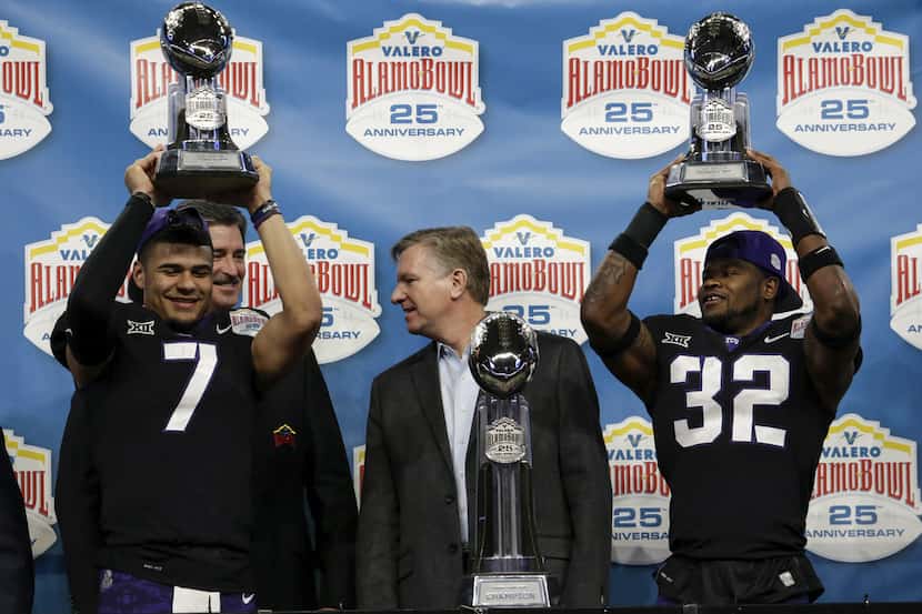 SAN ANTONIO, TX - DECEMBER 28:  Kenny Hill #7 of the TCU Horned Frogs and Travin Howard #32...