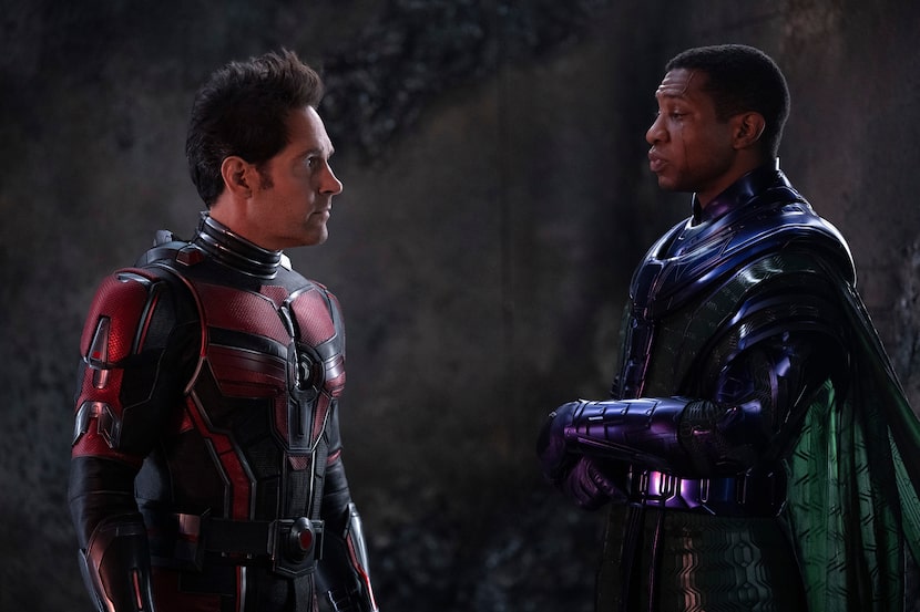 En esta imagen proporcionada por Disney, Paul Rudd, izquierda, y Jonathan Majors en una...