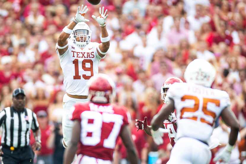 Texas defensive back Brandon Jones (19) intercepts a pass intended for Oklahoma wide...