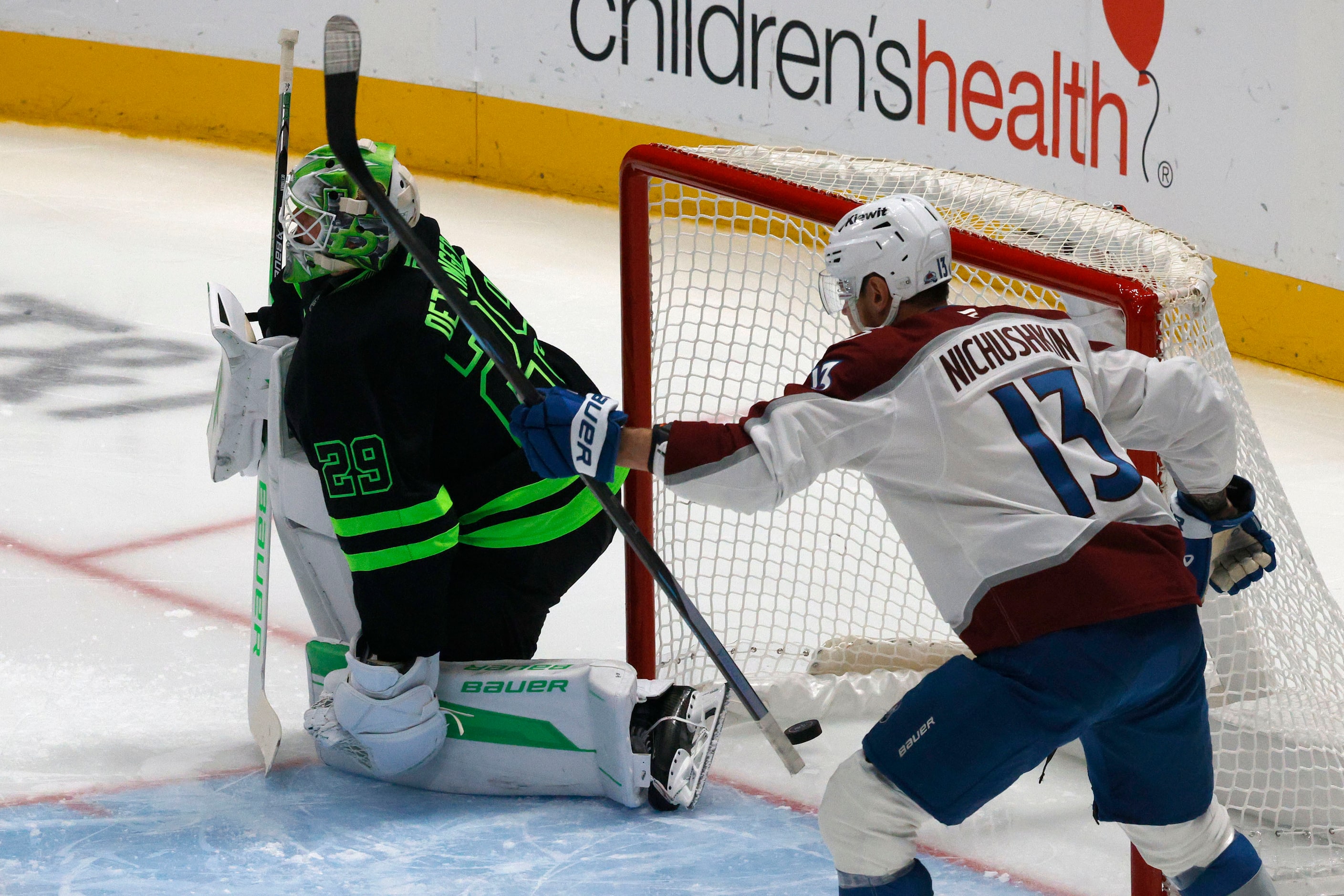 Dallas Stars goaltender Jake Oettinger (29) cannot stop a shot by Colorado Avalanche left...