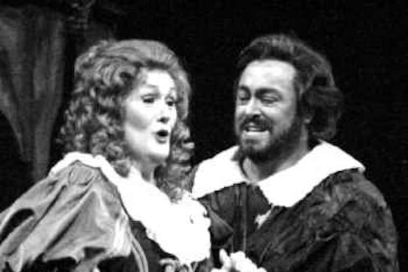 Joan Sutherland and Luciano Pavarotti sing a scene from Donizetti's Lucia di Lammermoor. 