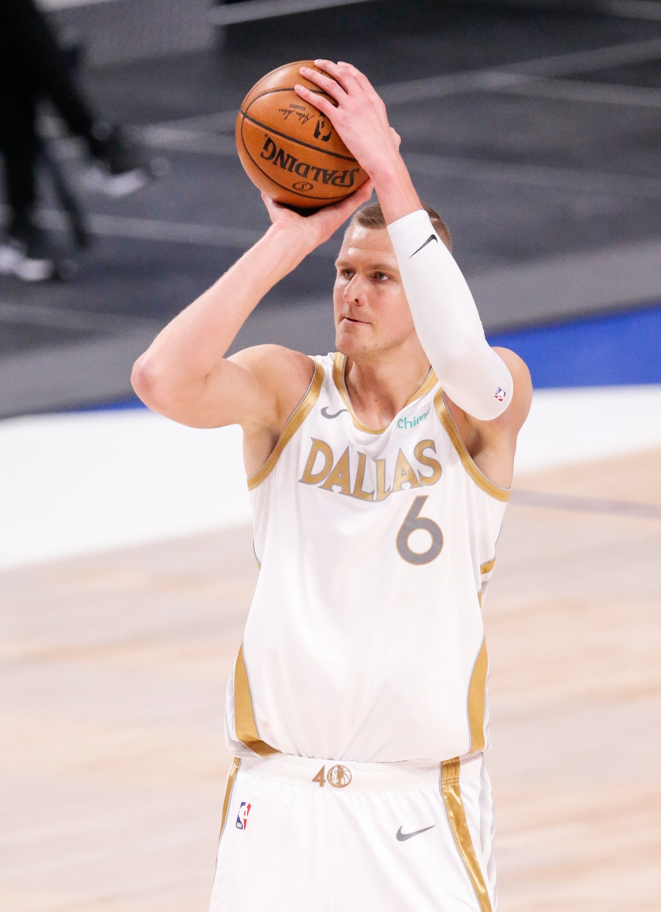 Dallas Mavericks forward Kristaps Porzingis (6) shoots a three-pointer during an NBA...