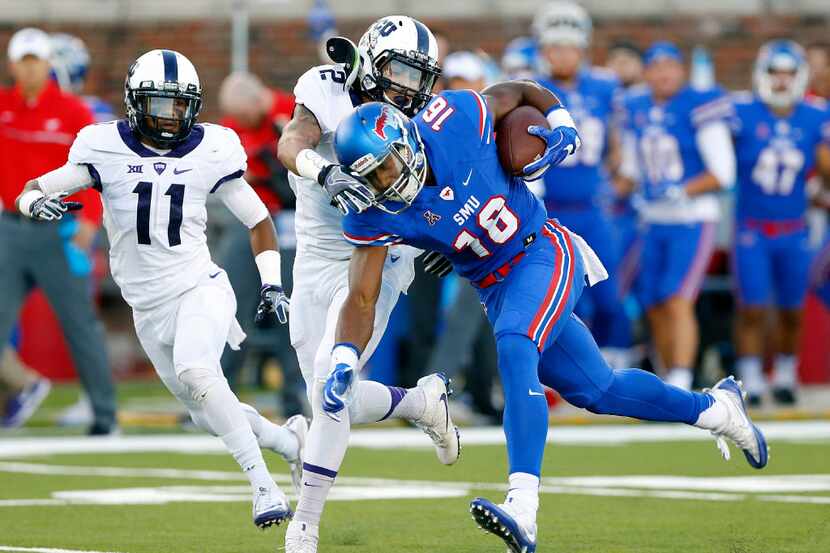 Southern Methodist Mustangs wide receiver Courtland Sutton (16) races down the middle of the...