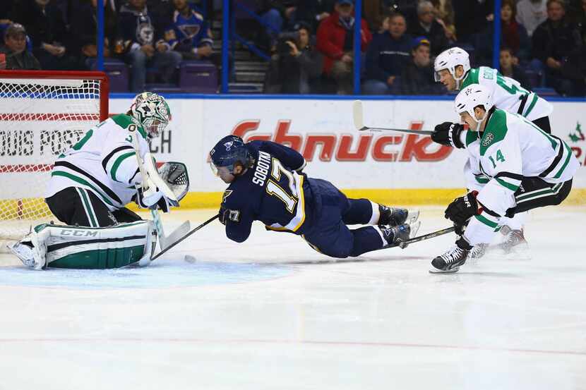 ST. LOUIS, MO - NOVEMBER 23: Vladimir Sobotka #17 of the St. Louis Blues scores a goal...