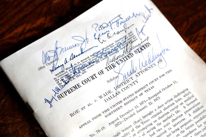 Una copia de la decisión de la Corte Suprema en 1973 en el caso  Roe vs. Wade.