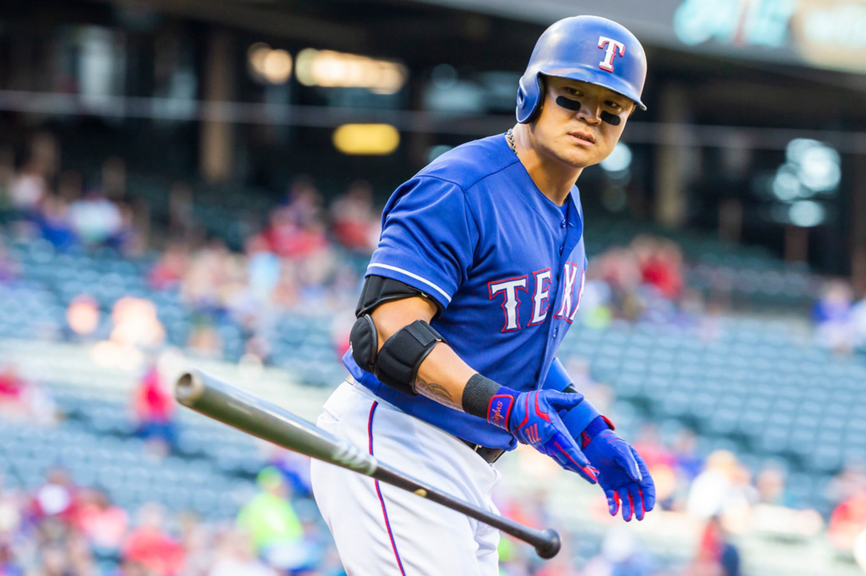 Austin Bibens-Dirkx and Isiah Kiner-Falefa gave the Rangers a truly unique  lineup on Thursday