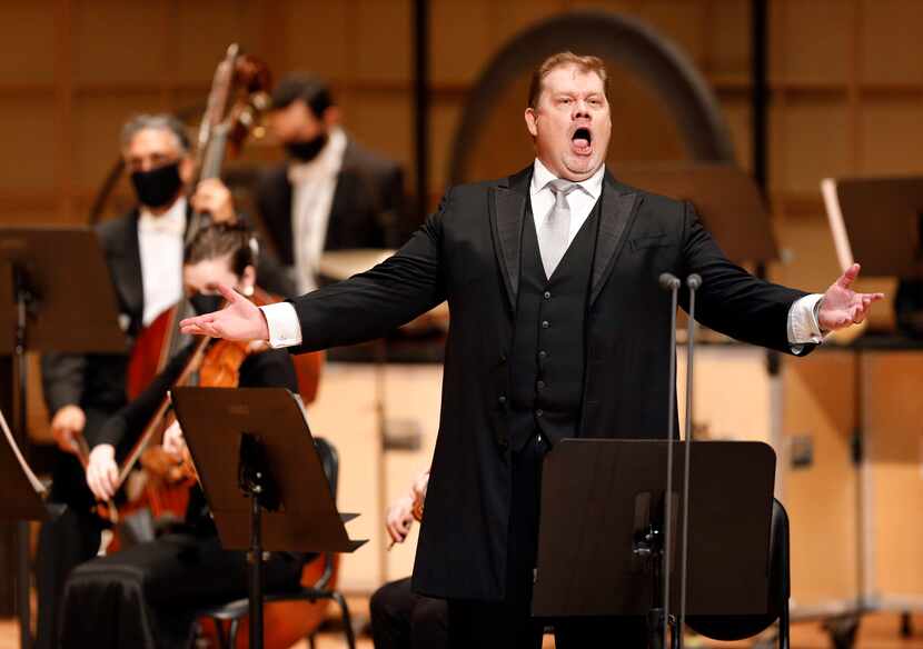 Tenor Stuart Skelton performs part of Mahler's Das Lied von der Erde, "The Song of the...