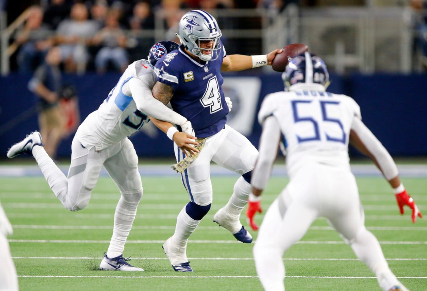 Tennessee Titans inside linebacker Wesley Woodyard (59) dances on