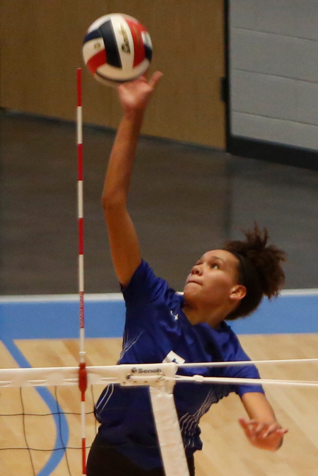 Denton Guyer outside hitter Kyndal Stowers (5) positions a shot during the second set of...