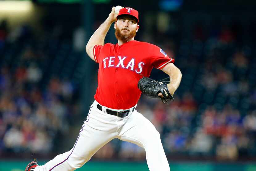 El relevista de los Rangers de Texas, Sam Dyson, en una actuación contra los Angels de Los...