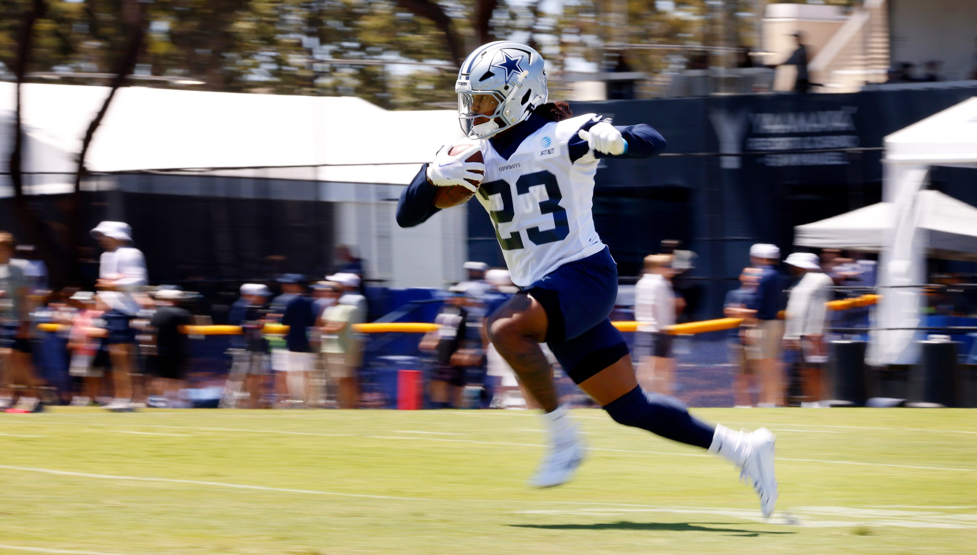 Dallas Cowboys running back Deuce Vaughn (42) returns a kick during the new special teams...