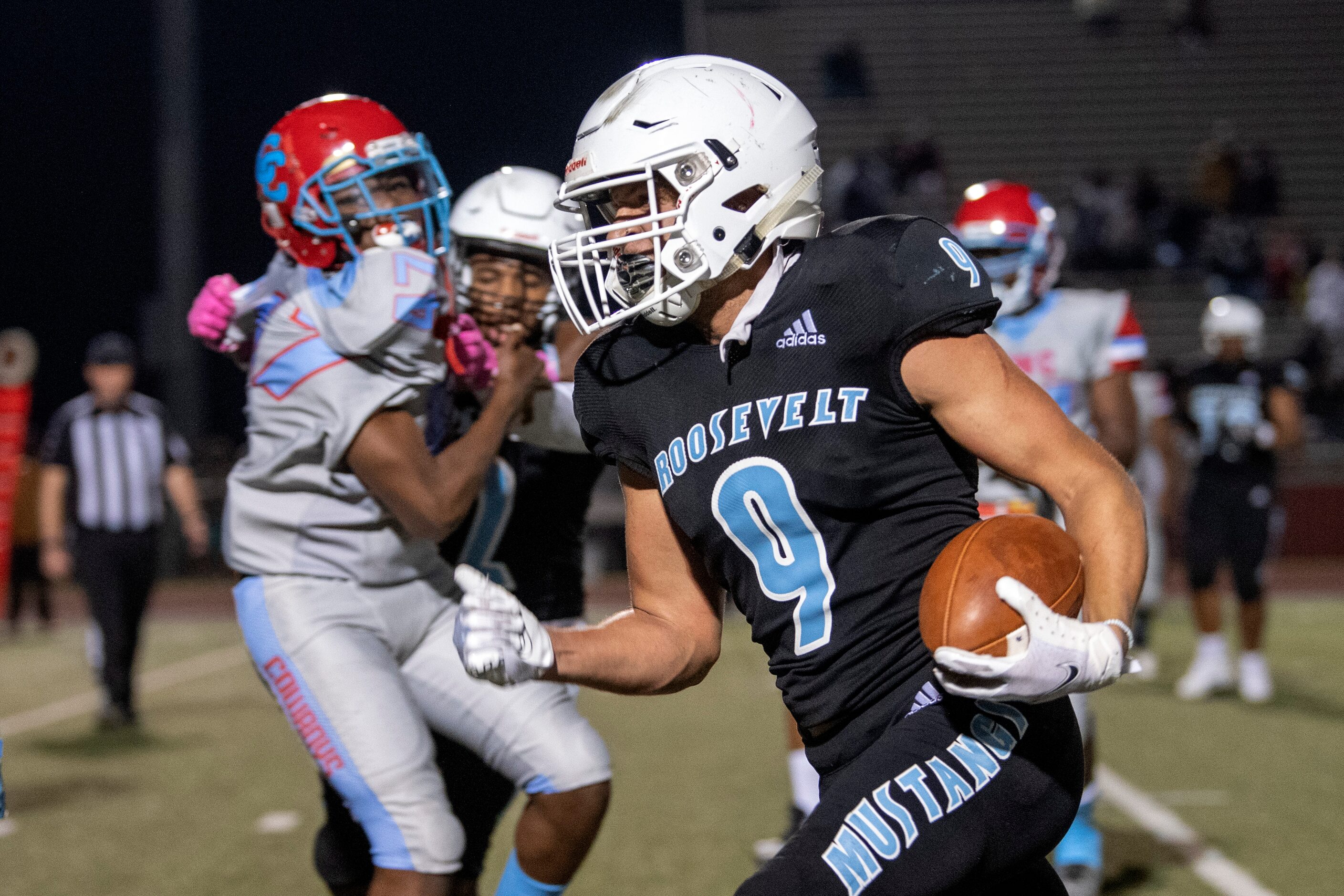 Roosevelt senior running back Ethan Smith (9) runs upfield against Carter in the second half...