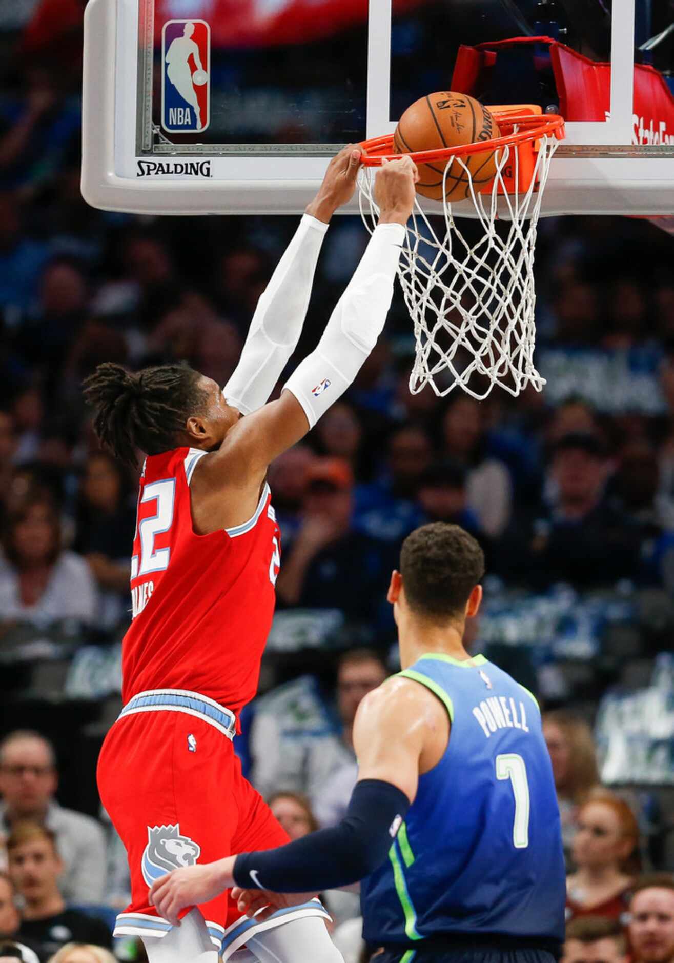 Sacramento Kings forward Richaun Holmes (22) dunks over Dallas Mavericks forward Dwight...