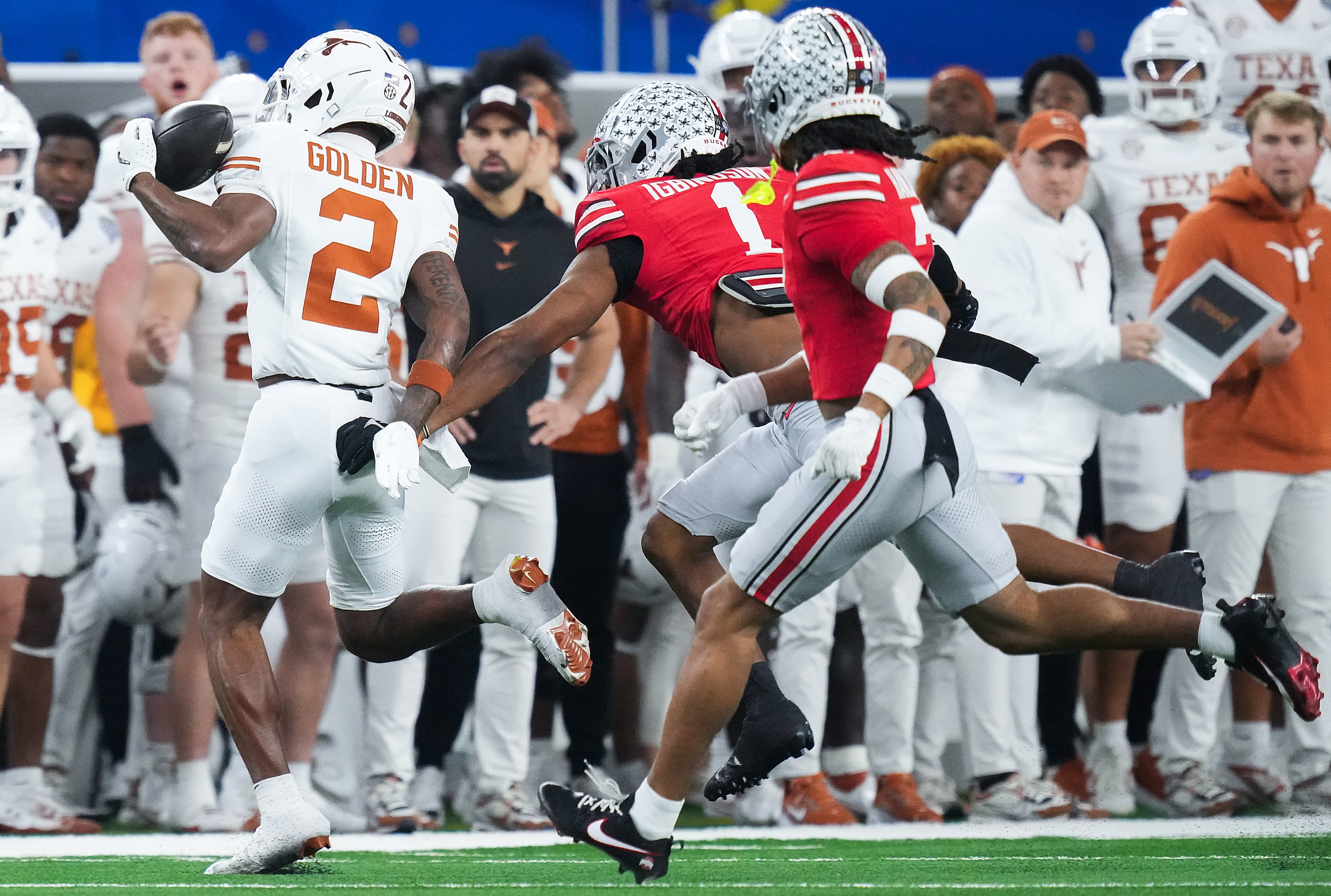 Texas wide receiver Matthew Golden (2) makes a one-handed catch as Ohio State cornerback...