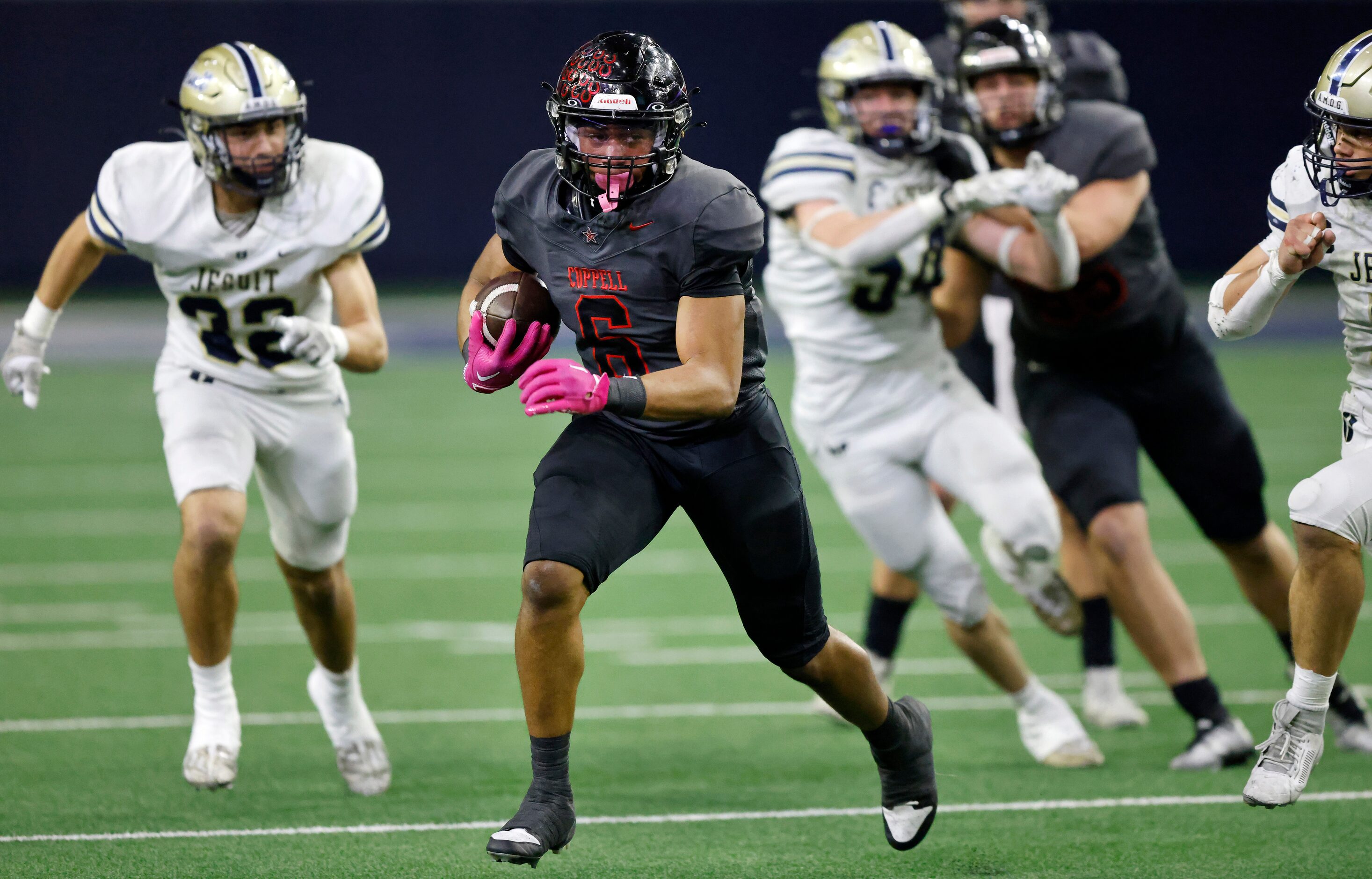 Coppell running back O’Marion Mbakwe (6) breaks away for a fourth quarter touchdown run...