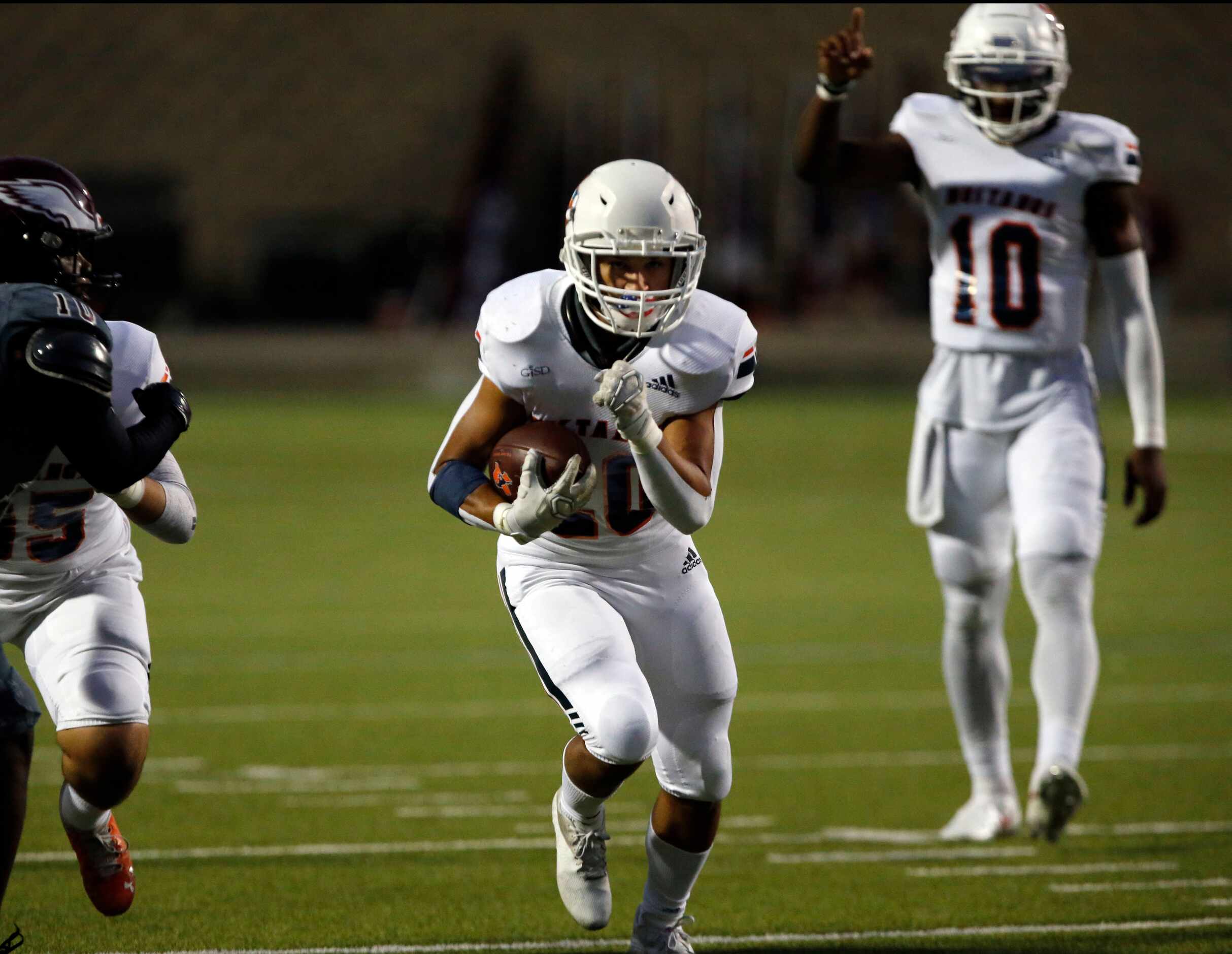Sachse RB Luke Keefer (20) heads to the end zone for another touchdown, as QB Alex Orji (10)...
