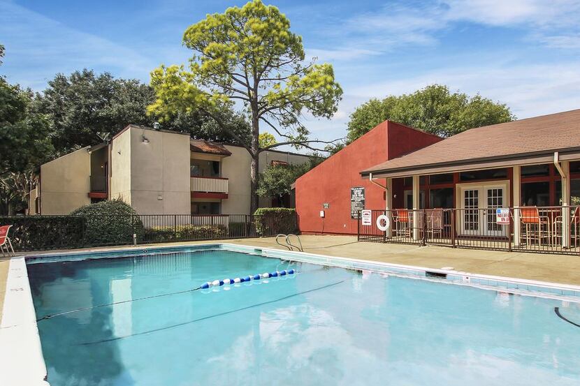 A private investor purchased the Casa 
Bella apartments in Northeast Dallas.