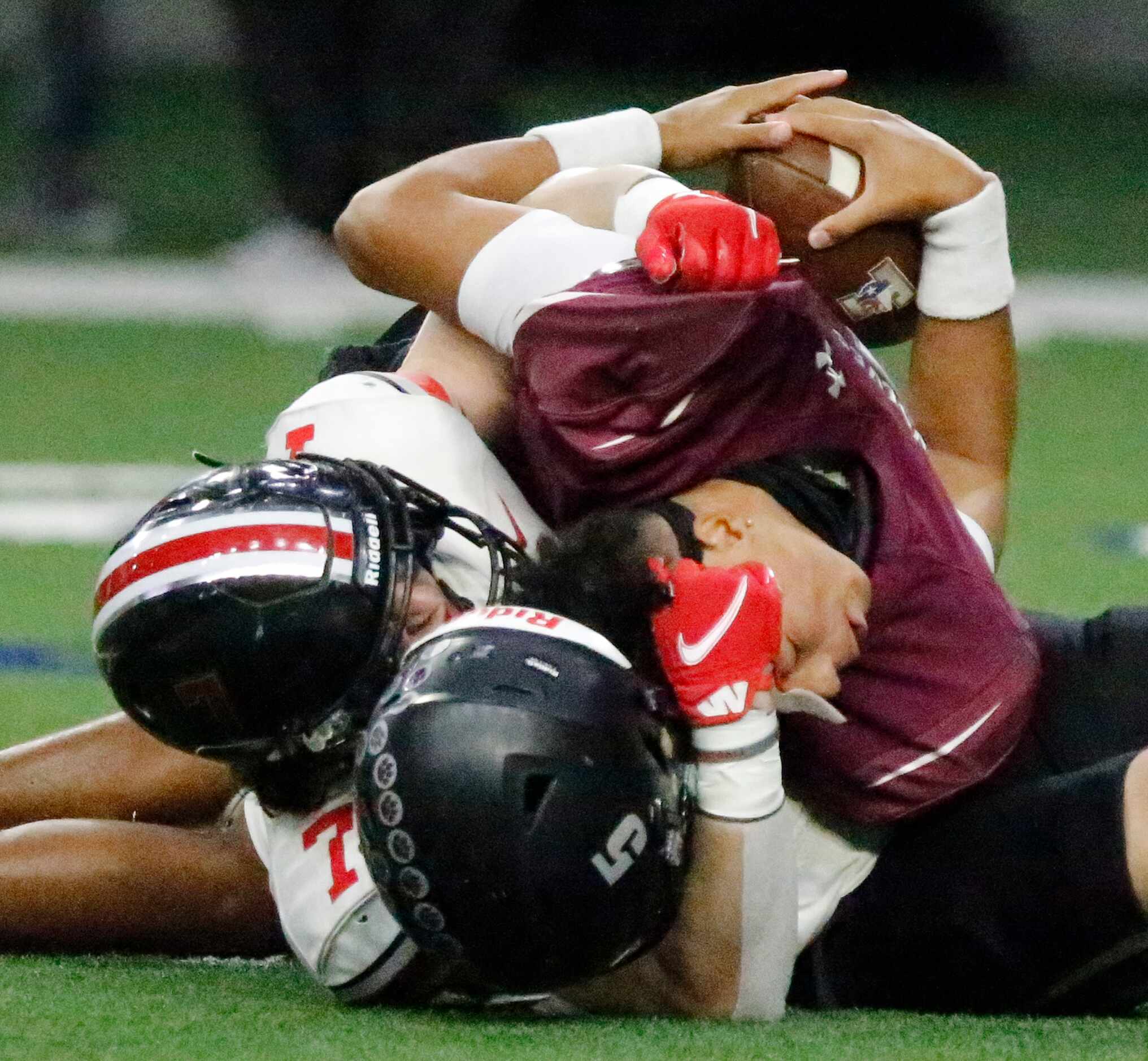 Lovejoy linebacker Payton Pierce (7) takes the helmet off of Mansfield Timberview High...