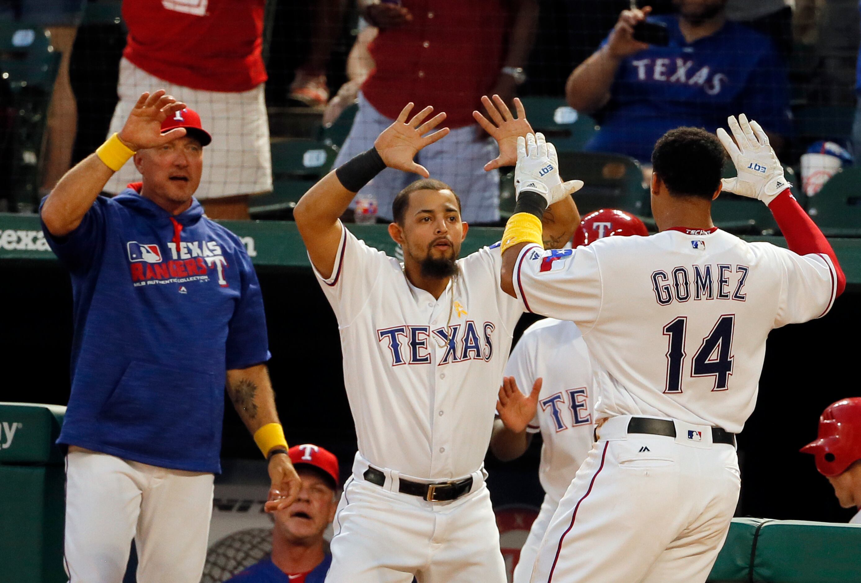 Texas Rangers IF Mitch Moreland once again dealing with loose body