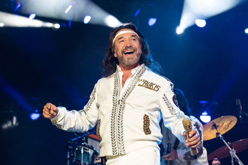 El legendario grupo mexicano Los Bukis se presentó en concierto en el AT&T Stadium de...