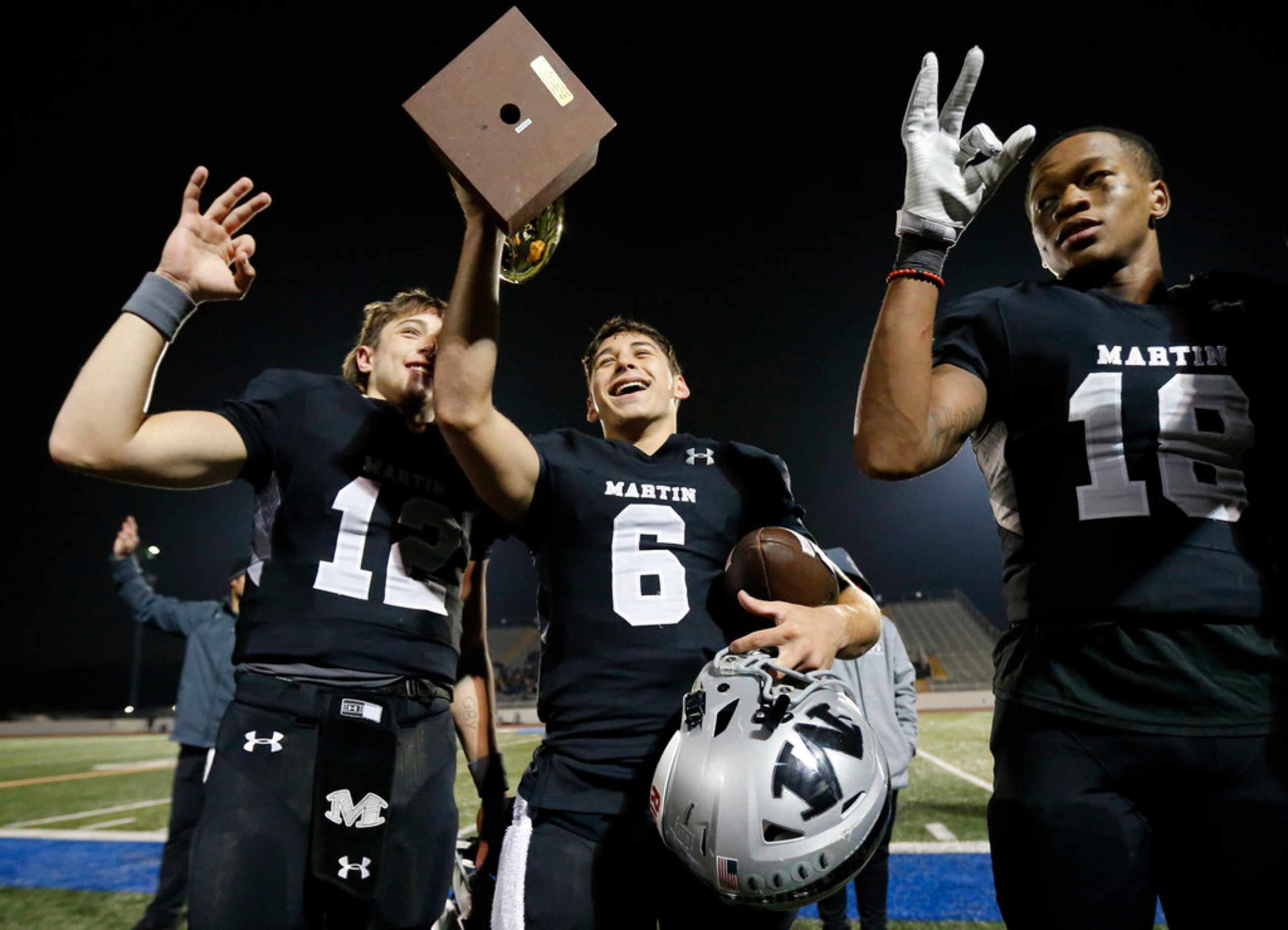 Martin quarterback Zach Mundell (6) celebrates their District 4-6A title with teammates Nick...