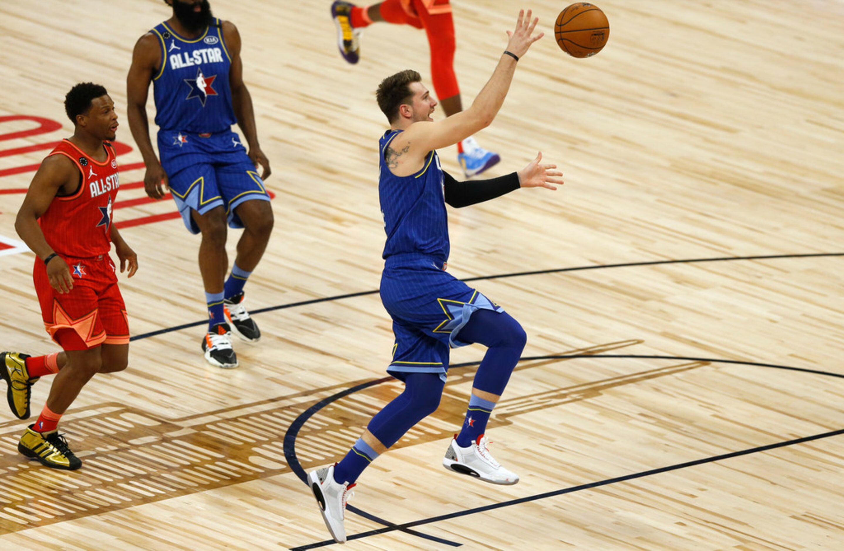 Team LeBron's Luka Doncic (2) passes the ball in a game against Team Giannis during the...