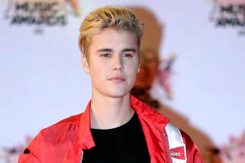 Justin Bieber tiene alrededor de 60 tatuajes en todo el cuerpo./ AP
