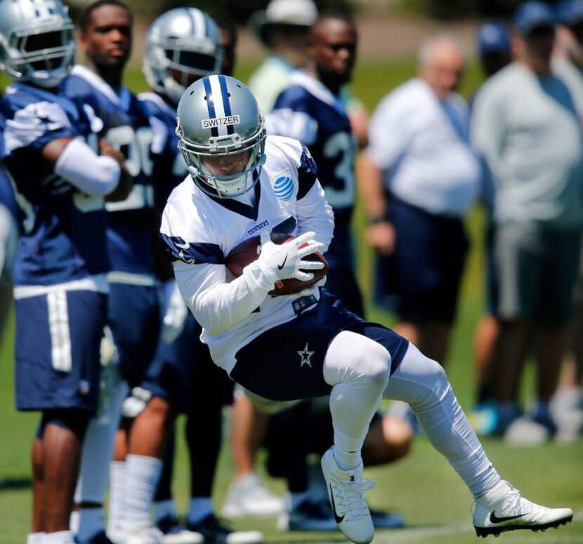 Dallas Cowboys rookie receiver Ryan Switzer (10) of North Carolina catches a pass along the...