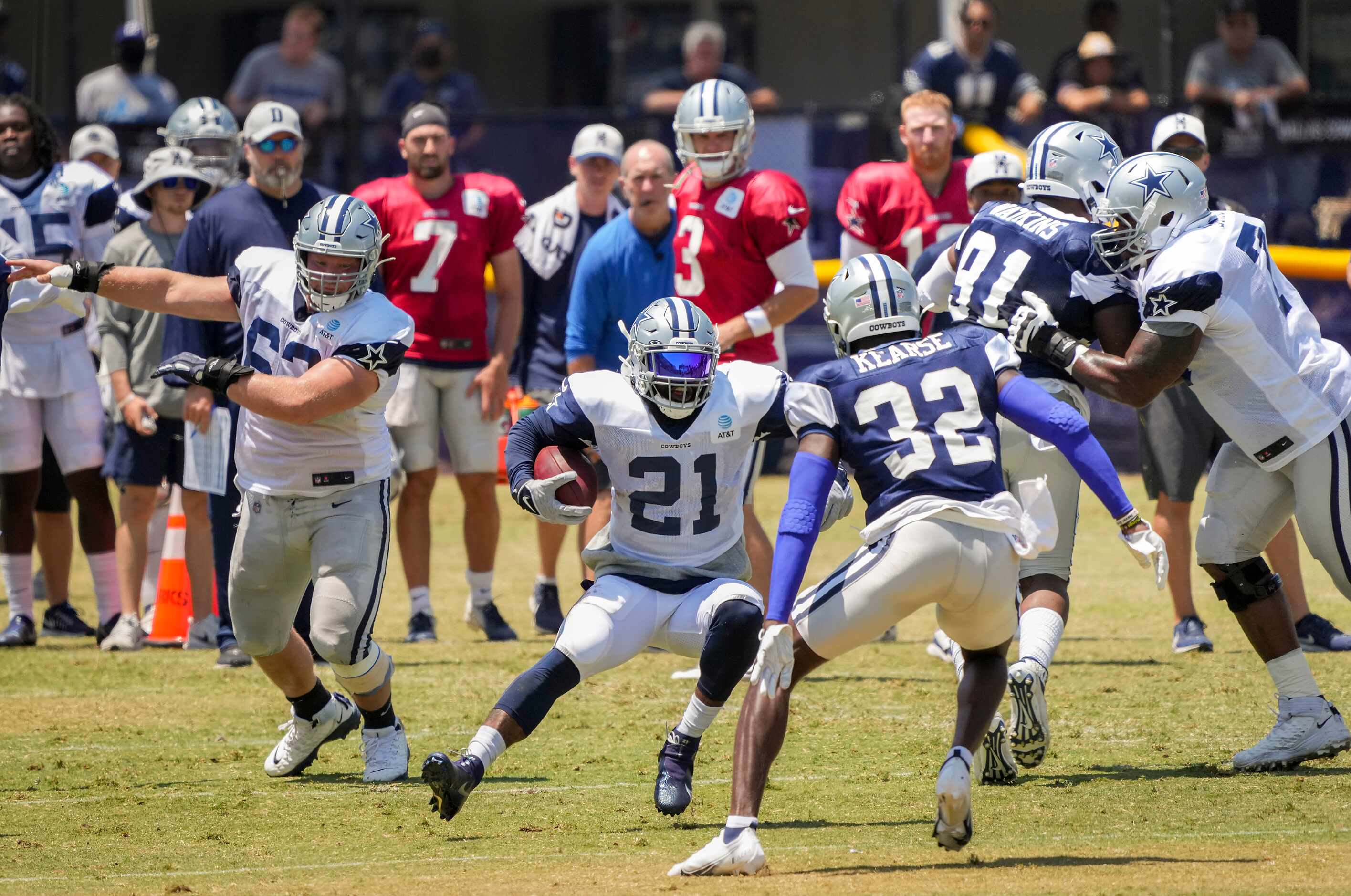 Dallas Cowboys running back Ezekiel Elliott (21) finds room to run as safety Jayron Kearse...