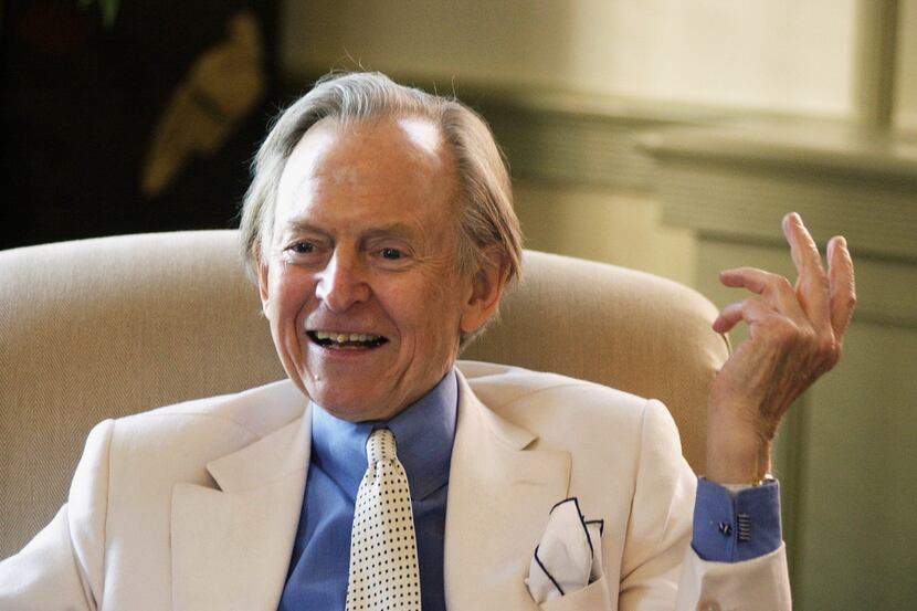 In this Feb. 5, 2005, photo, Tom Wolfe speaks at Washington and Lee University in Lexington,...