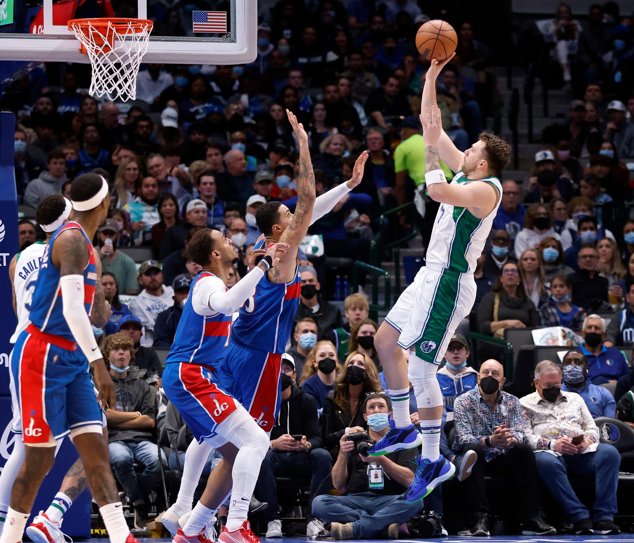 Dallas Mavericks guard Luka Doncic (77) puts up a floater against the Washington Wizards...