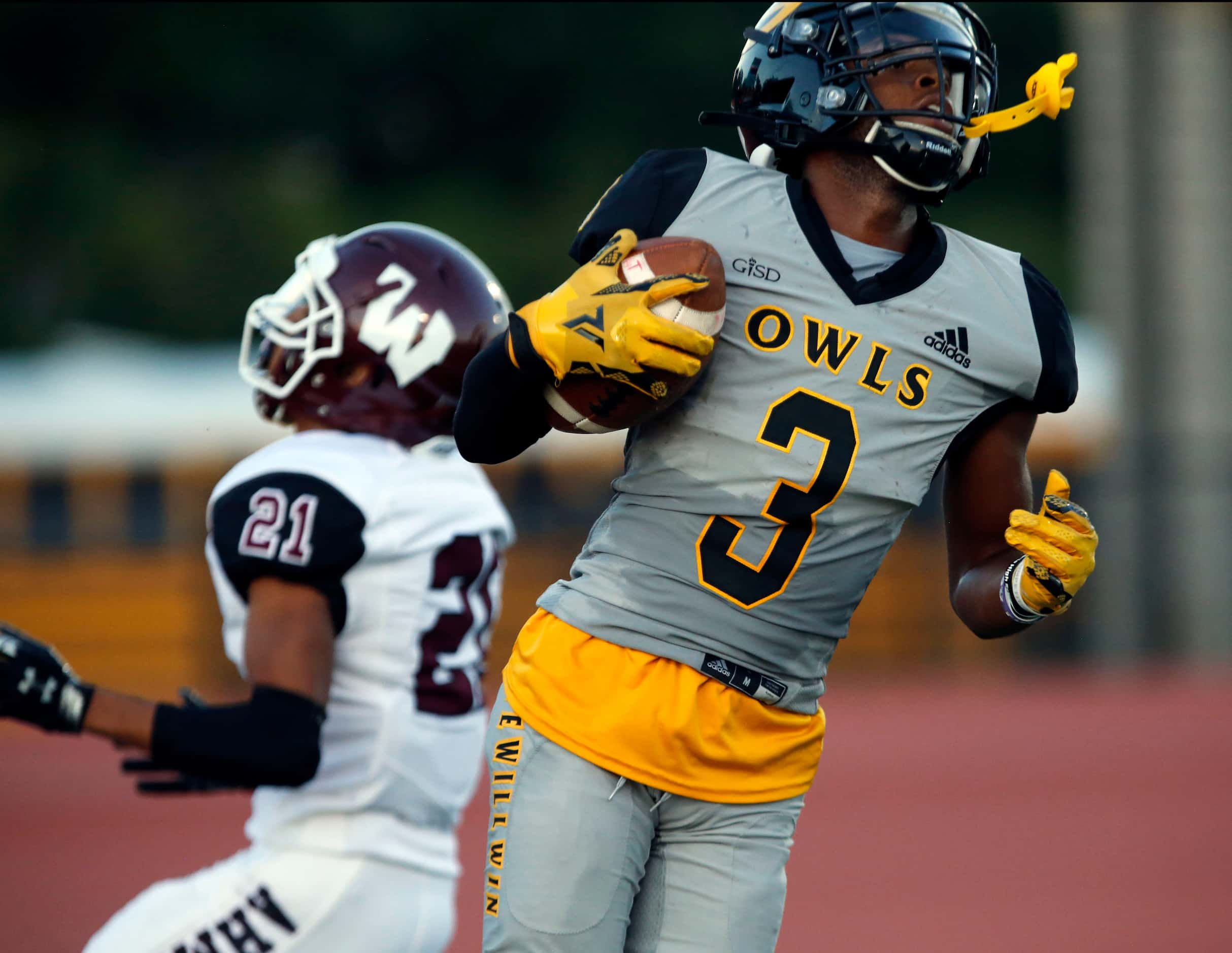 Garland high Aaron King (3) jumps high after making a touchdown catch over Wylie high...