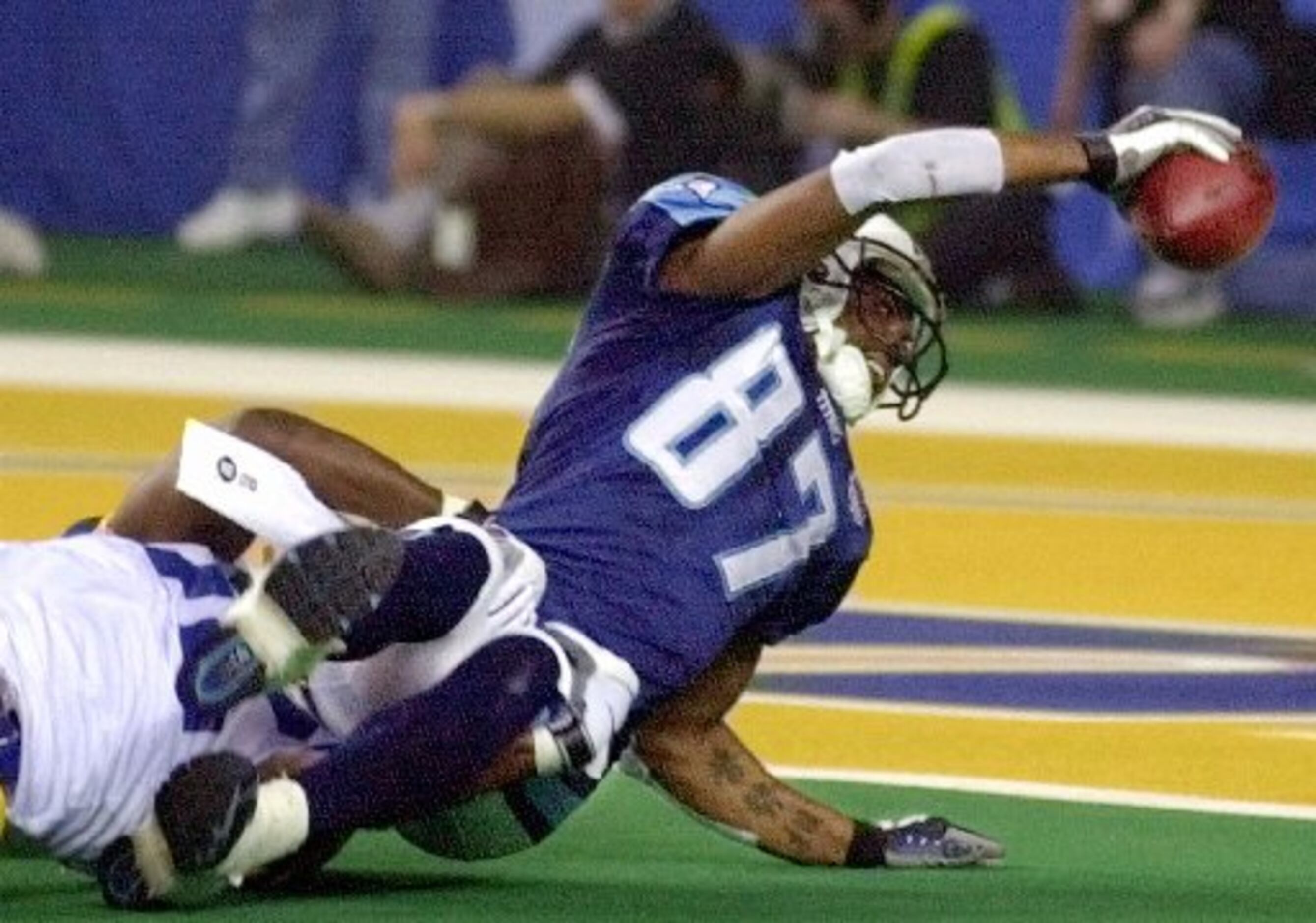 JANUARY 30 2000: Titans running back Eddie George runs with the