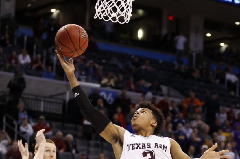 Texas A&M Aggies guard Admon Gilder (3) shoots after a steal late in the game to tie the...