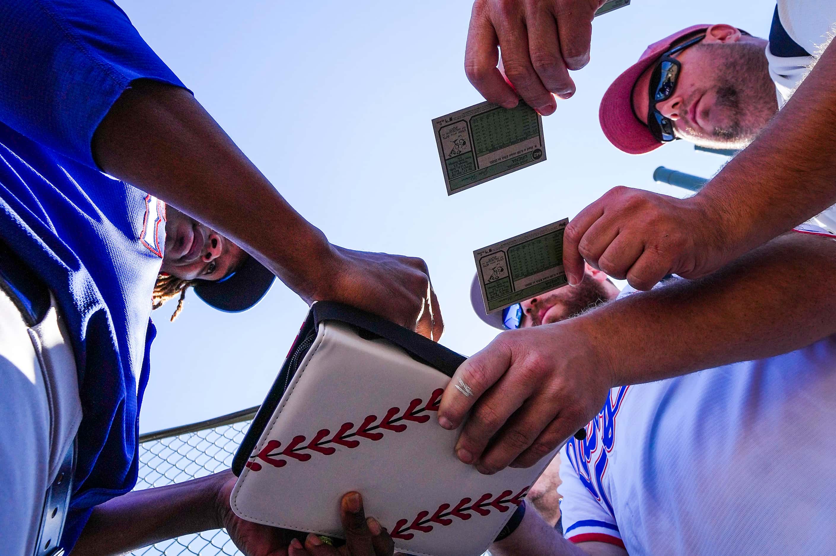 Texas Rangers pitcher José Ureña stops to sign autographs during the first Spring Training...